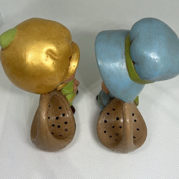 Vintage ceramic hand painted boy and girl standing by basket 4” tall - Picture 5 of 8